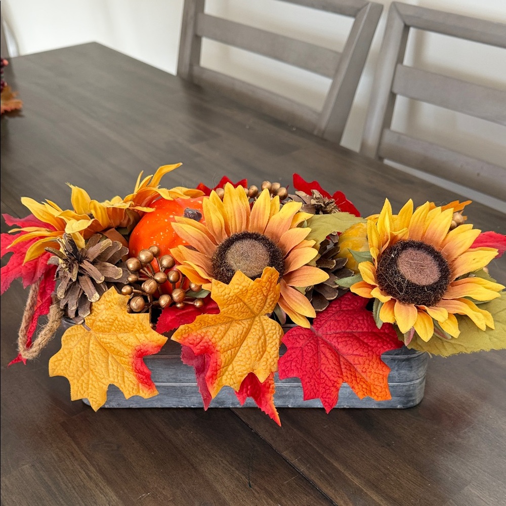 🍁🍃 Vibrant Sunflower and Maple Leaf Arrangement